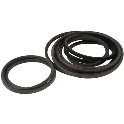 Tiga V-belt hitam dengan ukuran berbeda, ditumpuk